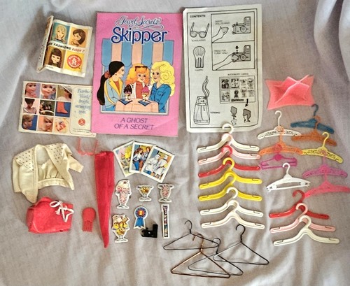 Mixed lot barbie hangers - lot, pink